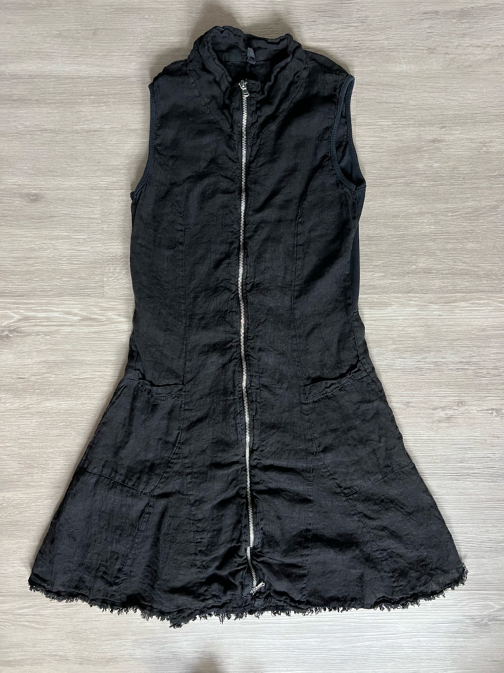 Inizio Sleeveless Black Zip-Front Women's Linen Dress Made in Italy with pockets